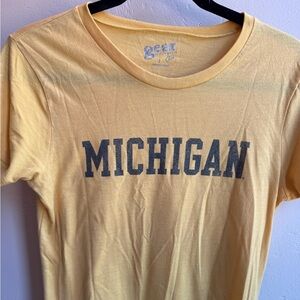 Women’s Michigan Wolverines throwback style soft fitted T shirt size L